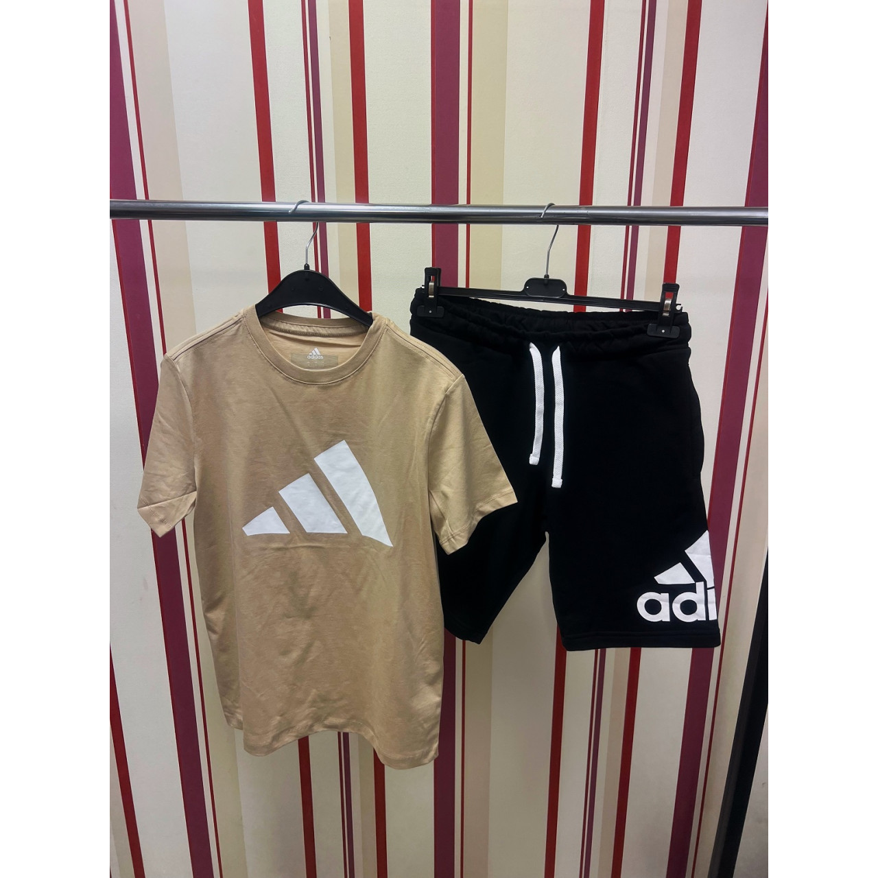 Мъжки спортен къс комплект Adidas Classic Big Logo Shorts + T-shirt Beige Black